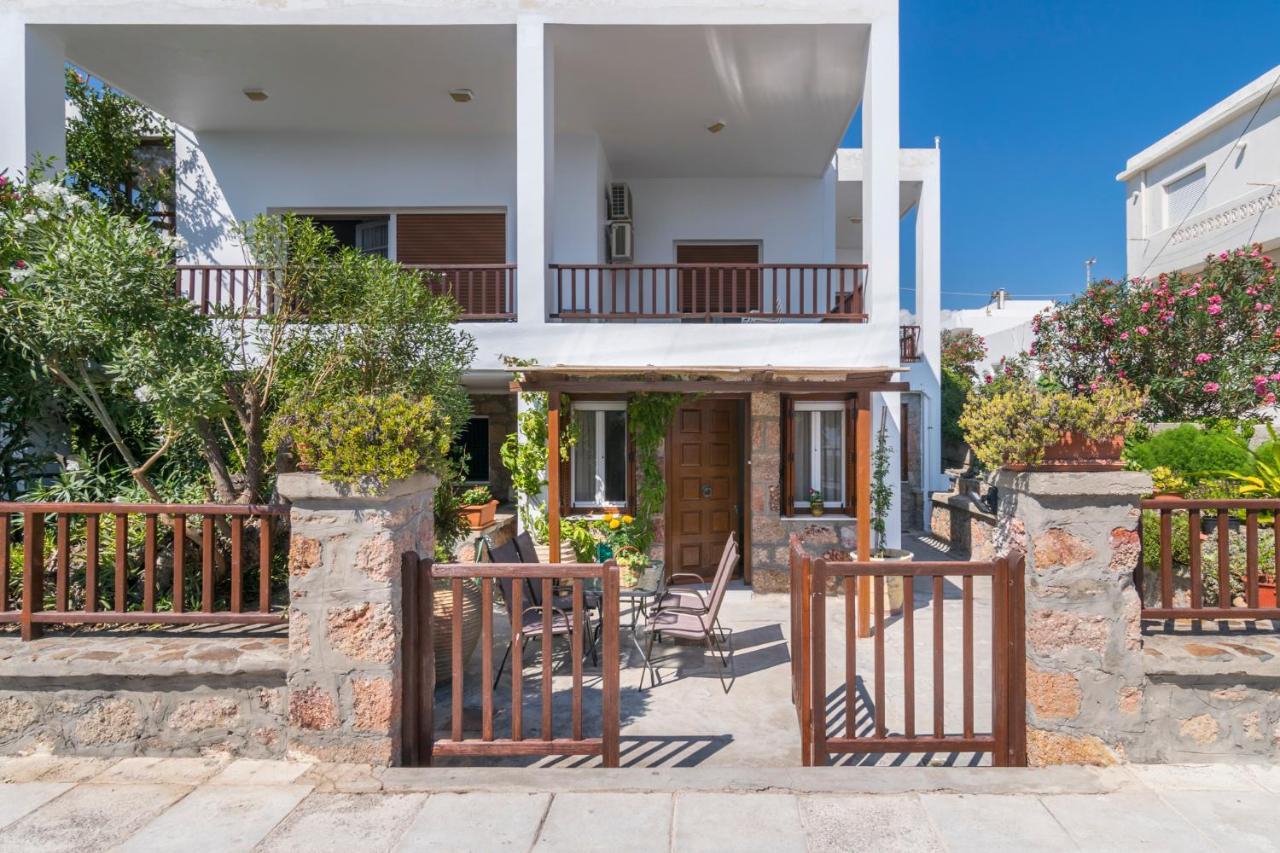 Kourita Garden Apartment With Sea View Near To The Port Of Milos Adámasz Kültér fotó