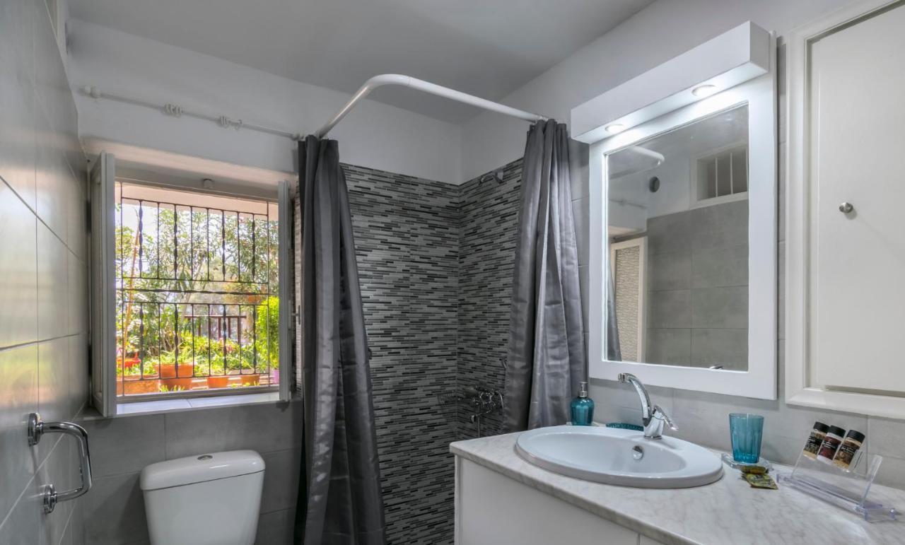 Kourita Garden Apartment With Sea View Near To The Port Of Milos Adámasz Kültér fotó